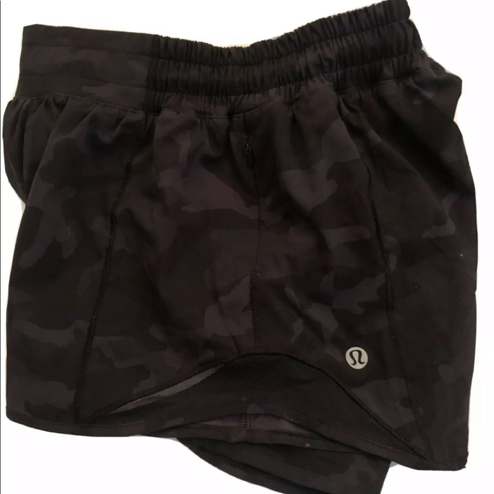 Lululemon Hotty hot shorts  camo  4 Inch sz 2